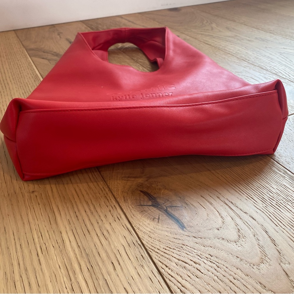 Kylie Cosmetics Vibrant Red Sholder Bag - Picture 5 of 5